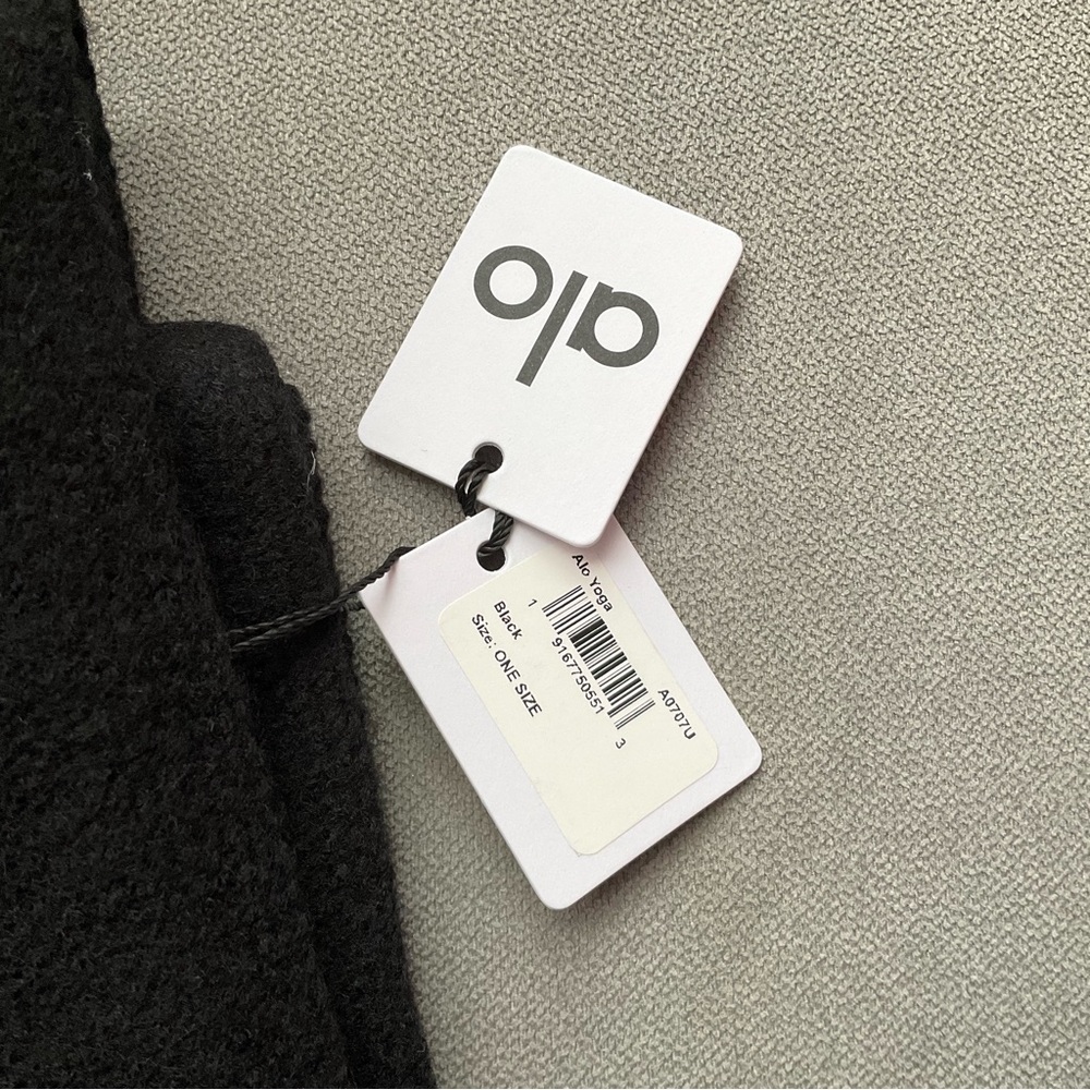 Alo Yoga Merino Wool Oversized Scarf Black - Picture 5 of 7